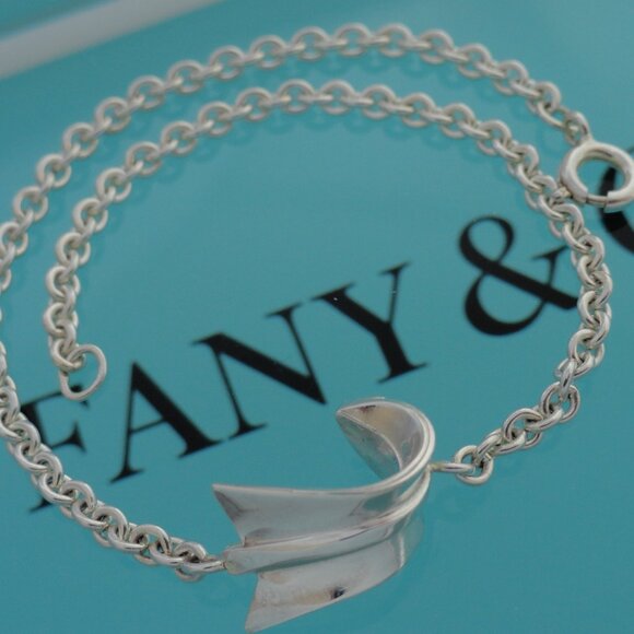 Tiffany & Co. Angela Cummings Sterling Silver Arrow Charm Bracelet - Picture 3 of 7
